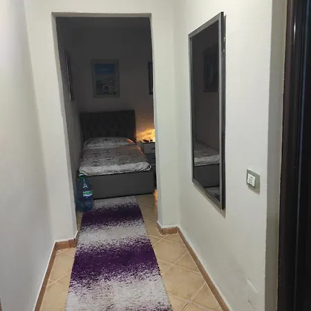 Διαμέρισμα Ground-floor Near Center Τίρανα