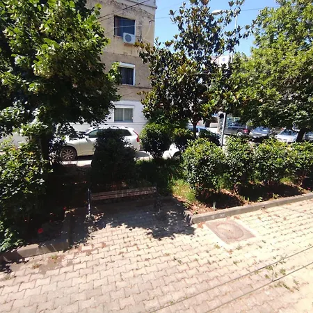 Ground-floor Near Center Appartement
