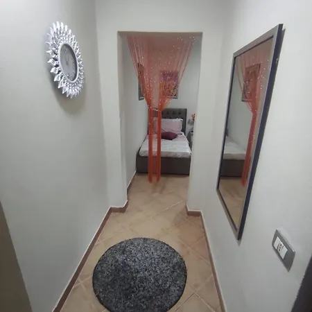 Ground-floor Near Center טיראנה