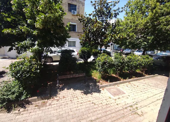 Ground-floor Near Center דירה טיראנה
